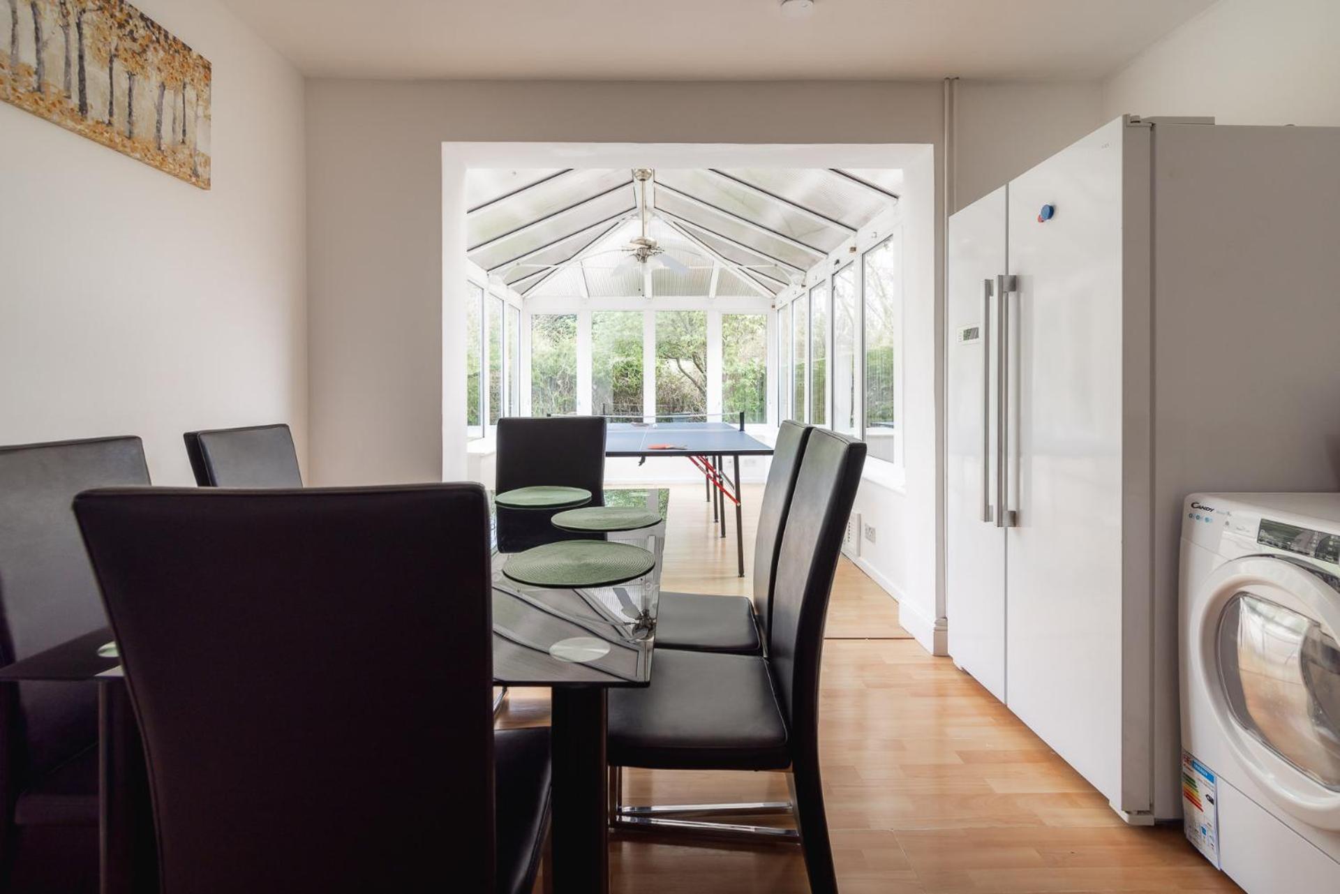 Ping-Pong Paradise Crawley  Bagian luar foto